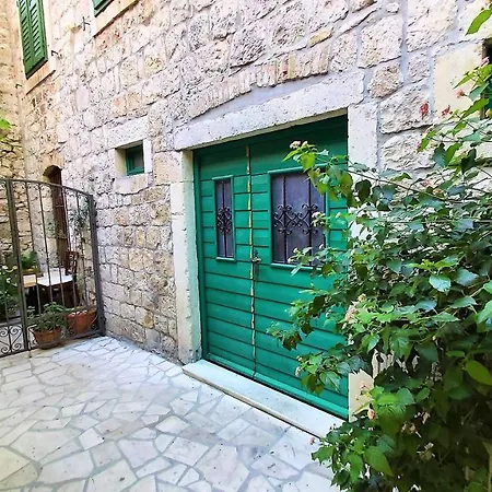 Apartment Center Omis