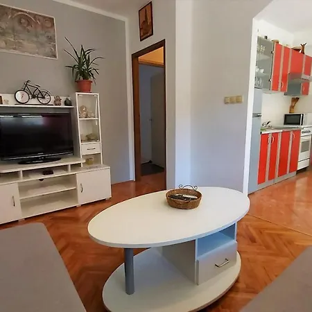 Apartment Center Omis