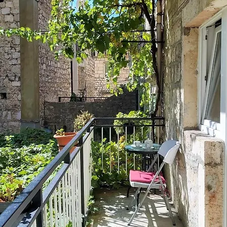 Apartment Center Omis