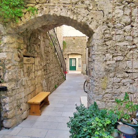 Center Omis